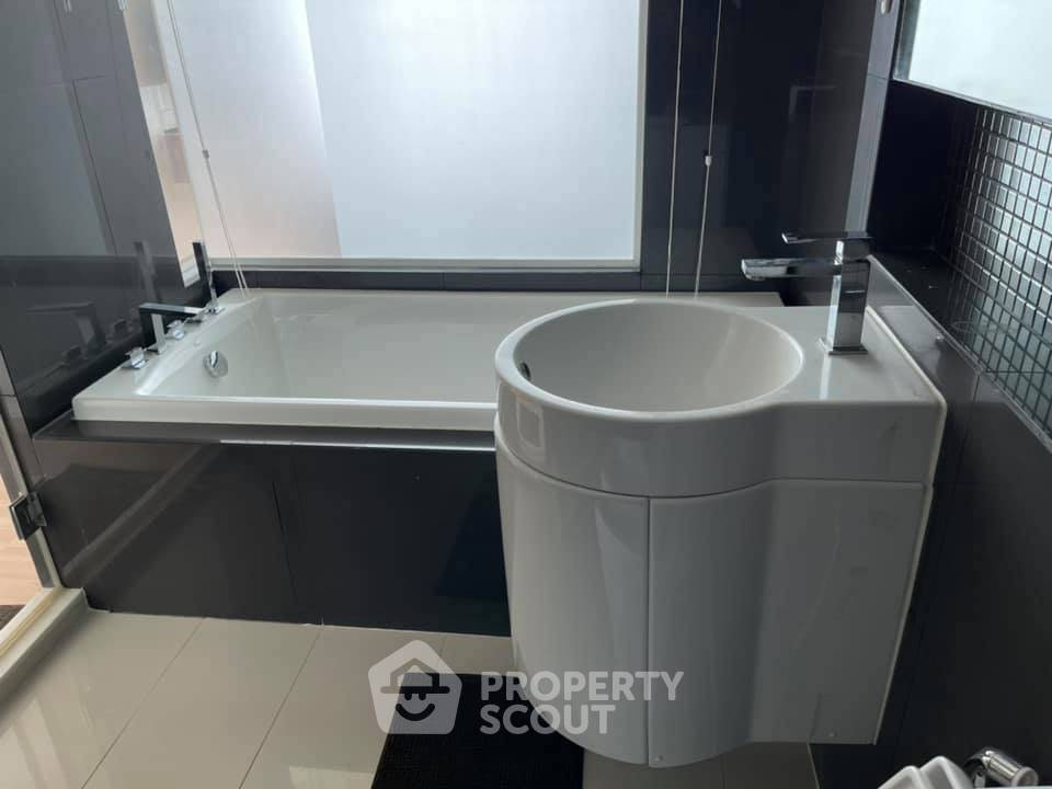 รูป คอนโด 2-ห้องนอน ที่ ริธึ่ม สาทร ใกล้ BTS สะพานตากสิน (ID 425084) - รูปที่ 6/12