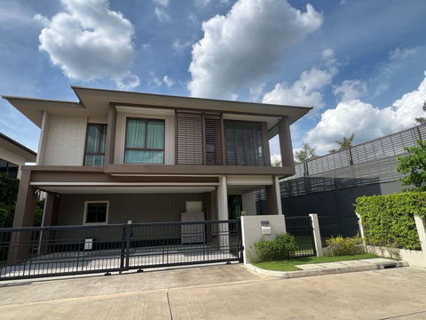 🏡#OL2307_055 🏡𝗙𝗼𝗿 𝗥𝗲𝗻𝘁 1️⃣6️⃣0️⃣k.🔥🔥 📌✨บ้านหรูสวย พร้อมอยู่📌✨ 🏡บ้านเดี่ยวโครงการ บุราสิริกรุงเทพกรีฑา
