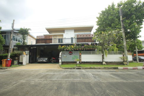 บ้านเดี่ยวคาซ่าวิลล์สุขุมวิท103 เฉลิมพระเกียรติร.9ซ.22 บ้านตกแต่งพร้อมอยู่หลังแรกหน้าโครงการ 71.7วาเป็นบ้านรุ่นใหญ่ หลังมุมทำเลดีตรงข้ามสวน ต่อรองได้