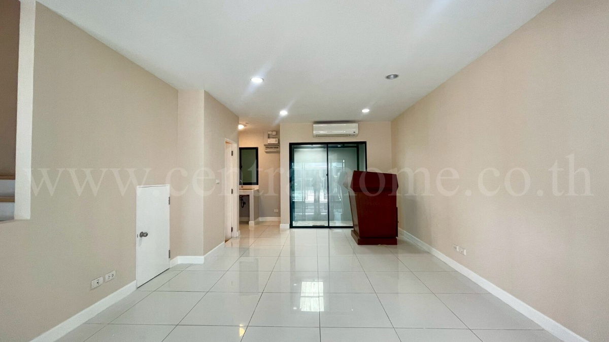 รูป ทาวน์โฮม 3 ชั้น บ้านกลางเมือง รัตนาธิเบศร์ รีโนเวทใหม่ พร้อมอยู่ - รูปที่ 2/17