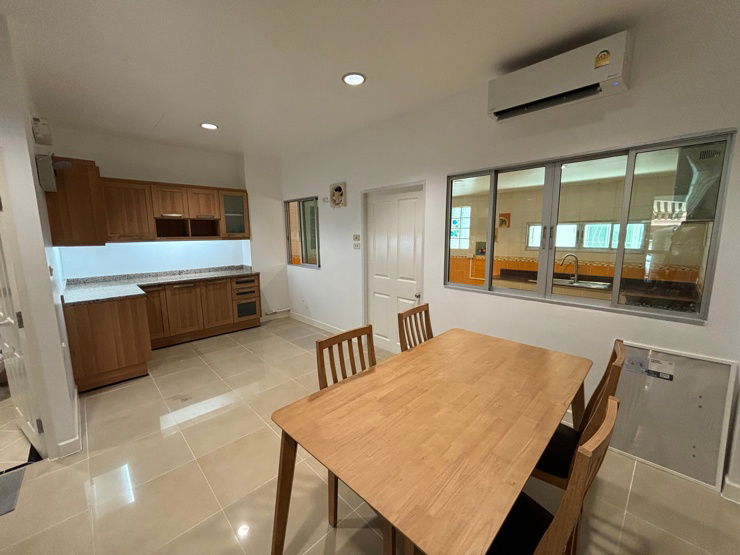 picture Townhouse for rent ready to move in  - 2/27