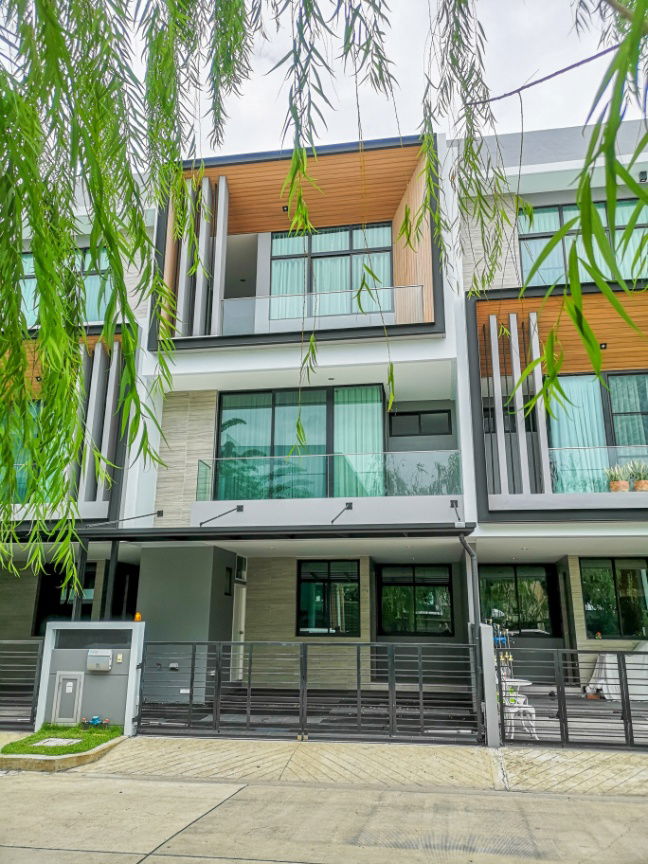 ขายบ้านแฝด : Modern Luxury Town Home⭐3 Bedroom⭐Krungthep Kreetha - Phatthanakan Road