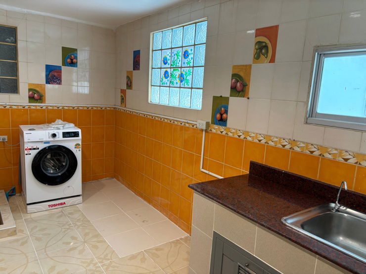 picture Townhouse for rent ready to move in  - 7/27