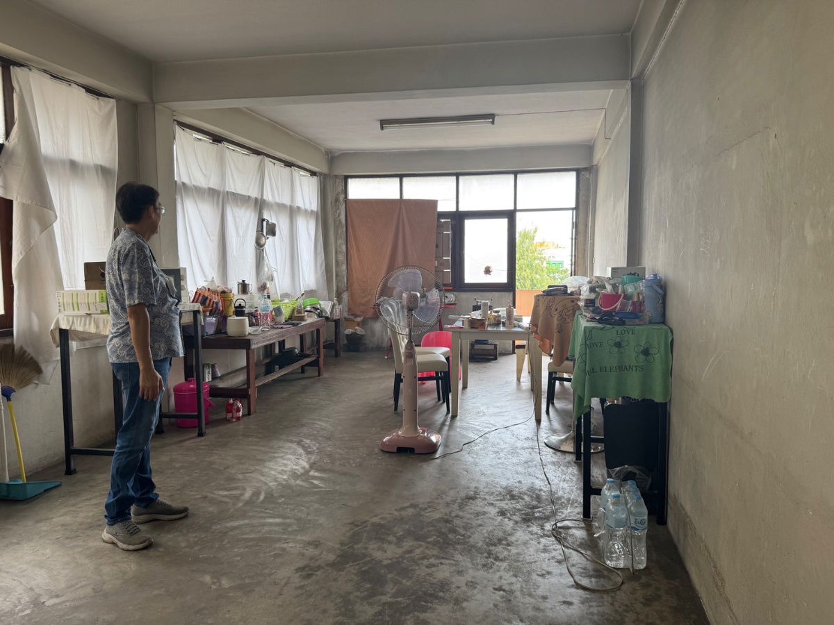 picture For sale: 2 commercial buildings, Saphan Phut, good location, cheap, on the main road. Interested? Add Line @841qqlnr - 26/46