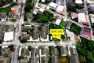 ที่ดิน ศรีราชา ชลบุรี : ขายที่ดินศรีราชา 241 ตร.วา  ถนนเก้ากิโล ใกล้โรงเรียนอัสสัมชัญ ชลบุรี