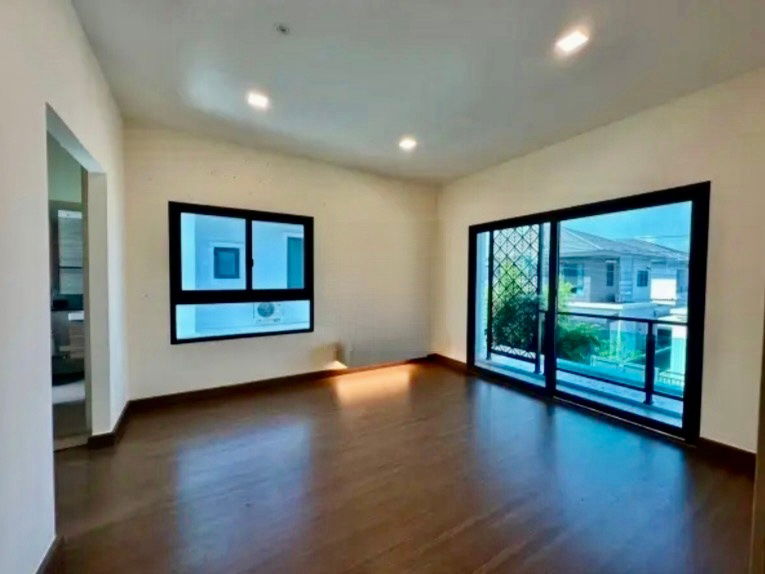 picture For Sale: Luxury English-Style Detached House – Grand Britania Bangna KM.12 A premium residence in an exclusive community of only 67 families - 5/15