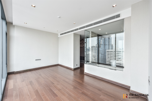 Q1 Sukhumvit near BTS Nana Ultimate Luxury Lifestyle with Convenience