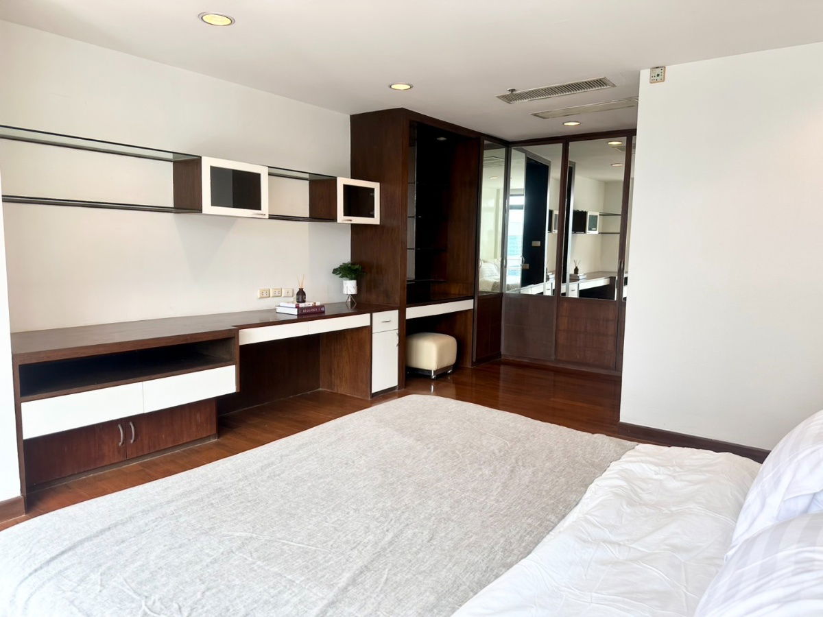 picture @Condorental condo for rent The Royal Place 2 - 1/11