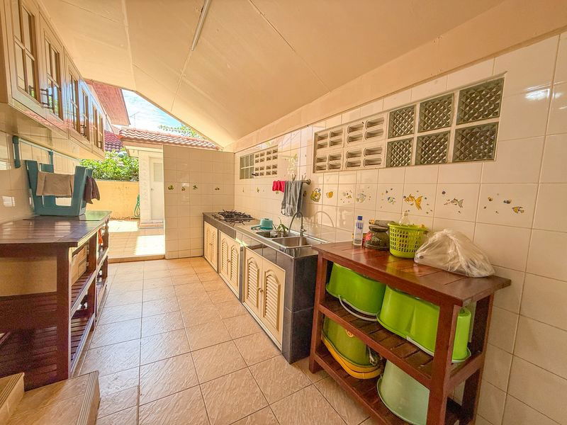 picture Large 2-storey detached house for sale, good location in the city center, behind Central Chonburi. - 11/17