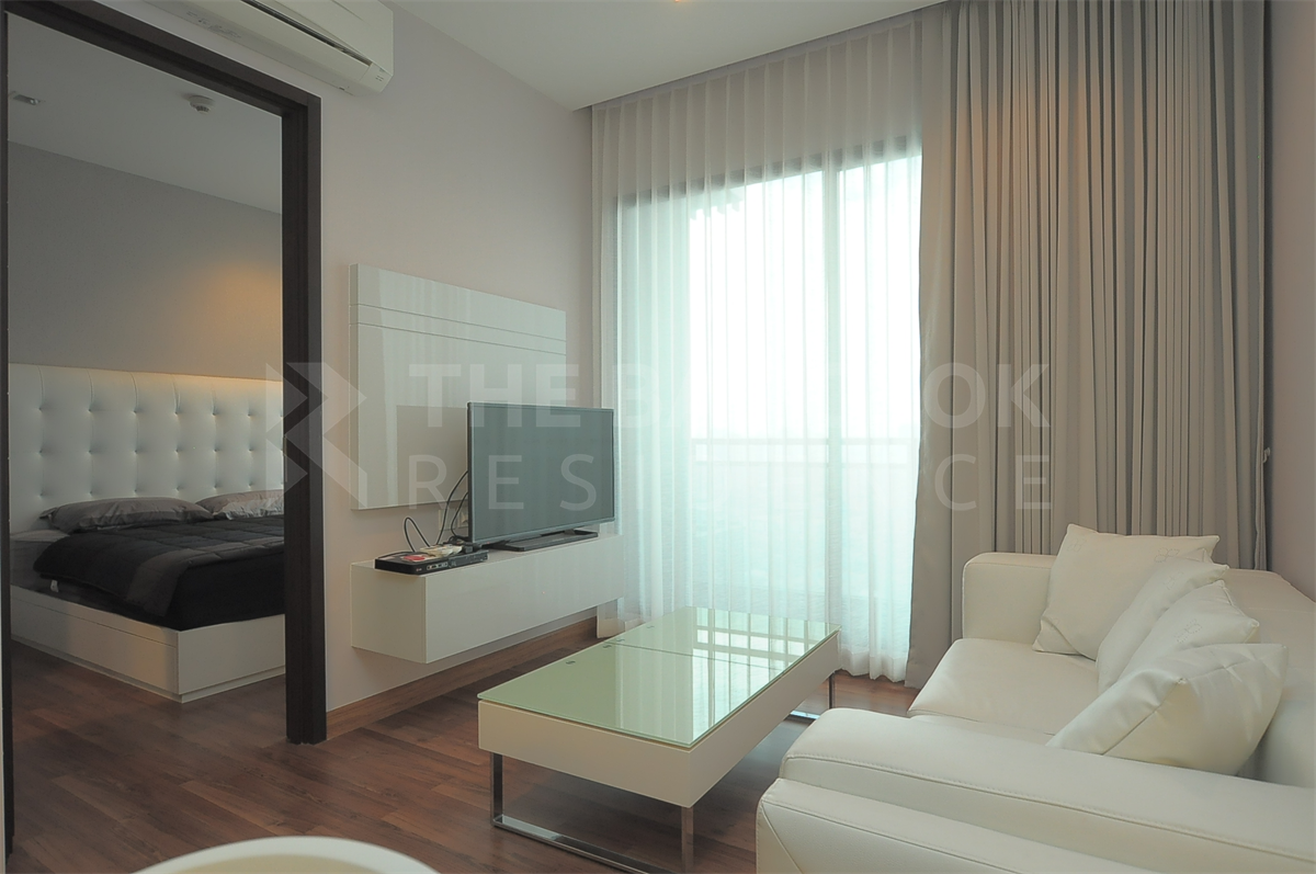 picture Ivy Ampio near MRT Cultural Center of Thailand Station Elevate Comfort at an Unbeatable Price - 1/10