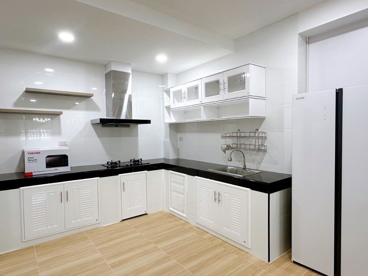 รูป บ้านให้เช่า Townhouse  Ratchada 18 พร้อมเข้าอยู่สนใจติดต่อ Line @goodmanpro หรือ โทร 0999029192 - รูปที่ 8/11