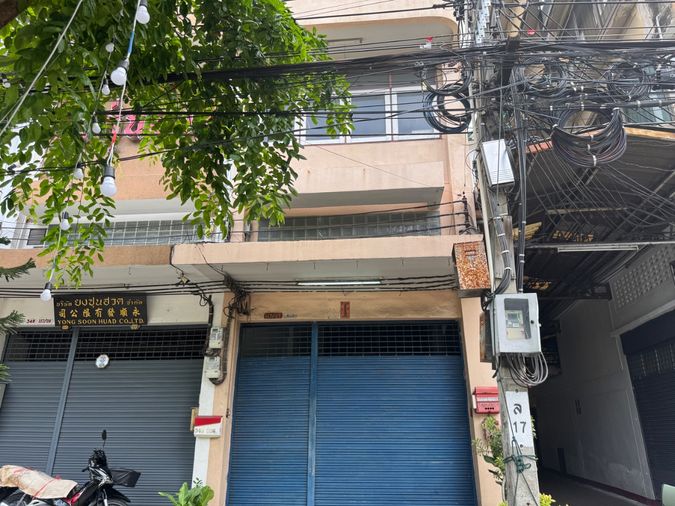 ขายอาคารพาณิชย์ 2 คูหา 6 ชั้น(ห้องมุม) แถวสะพานพุทธ ทำเลดี ถูก  ติดถนนใหญ่ สนใจแอตไลน์ครับ@841qqlnr