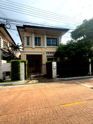 Houses for rent MRT Si Thepha : Detached House for Rent: The Centro Sukhumvit 113 Renovated |  Near BTS Samrong