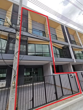 Urgent Sales Town Home near Suwannaphumi Airport.