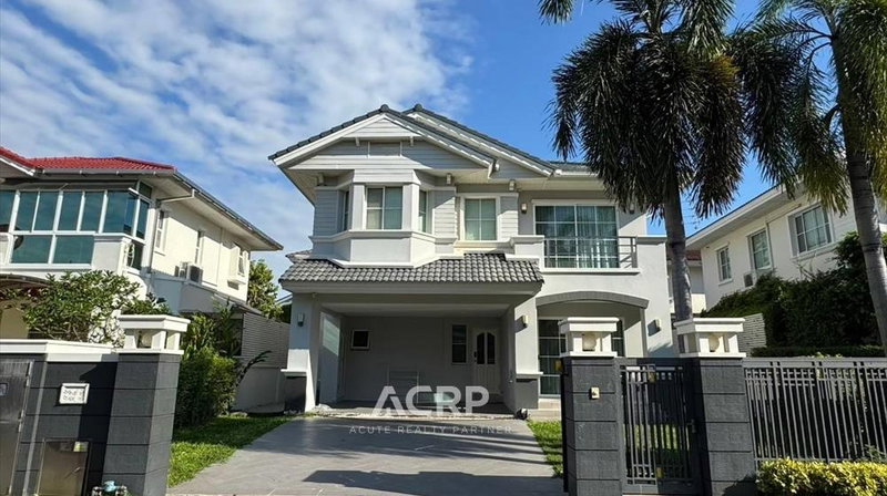 Houses for sale : Two-story detached house for sale at Nantawan Suvarnabhumi, King Kaew 31/1. Beautiful home in a prime location near Suvarnabhumi Airport.