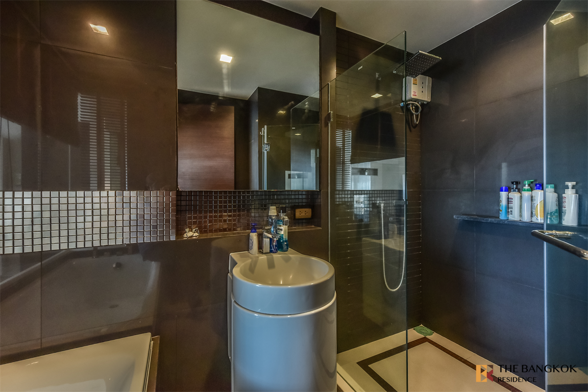 picture RHYTHM Sathorn near BTS Saphan Taksin Special Unit, Great Value - 8/10
