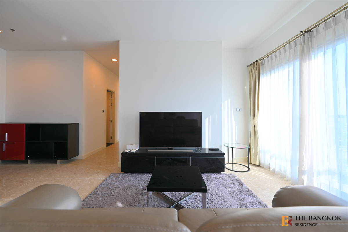 picture The Crest Sukhumvit 34 Elevate Comfort at an Unbeatable Price near BTS Thong Lo - 8/10