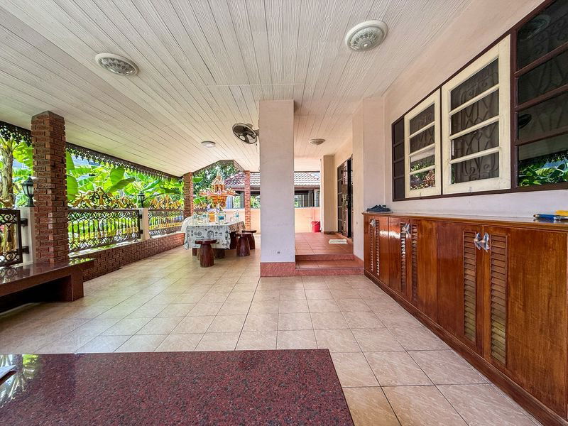 picture Large 2-storey detached house for sale, good location in the city center, behind Central Chonburi. - 3/17