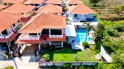 Houses for sale Chonburi : Pool villa for sale seaside pattaya