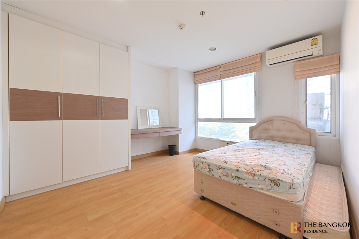 picture Serene Place near BTS Phrom Phong Easy Travel, Fully Utilized Space - 8/10