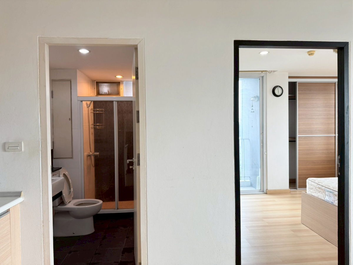 picture Morning Side Heights Ratchada 30 *corner room* - 6/7