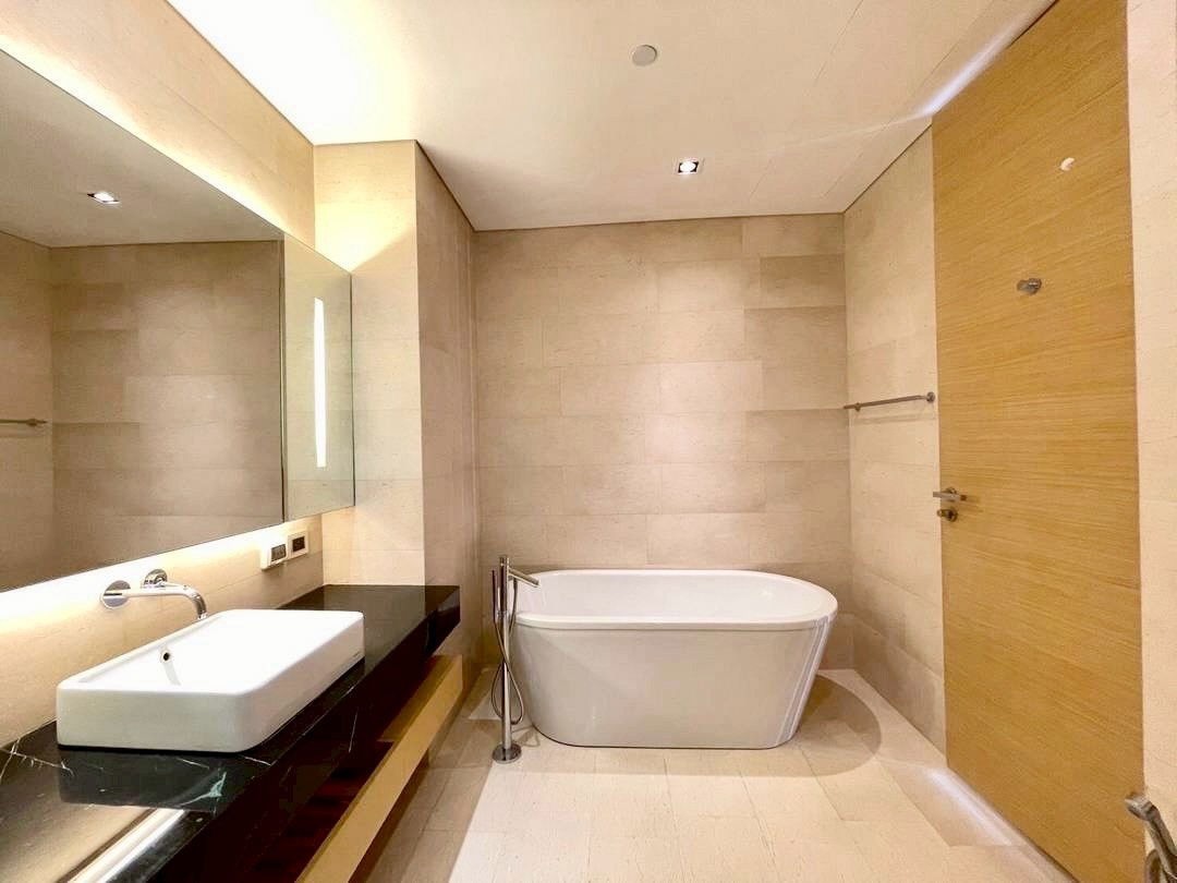 picture ( UL2509241 ) Tel/Line 096-2479369 , FOR RENT SALADAENG RESIDENCES, 2 bedrooms, 2 bathrooms, 94Sq.M., New room, furnished, Special Deal!! - 6/8