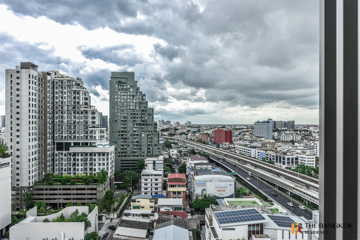 picture The Room BTS Wongwianyai near BTS Wongwian Yai Full-featured common area - 1/10
