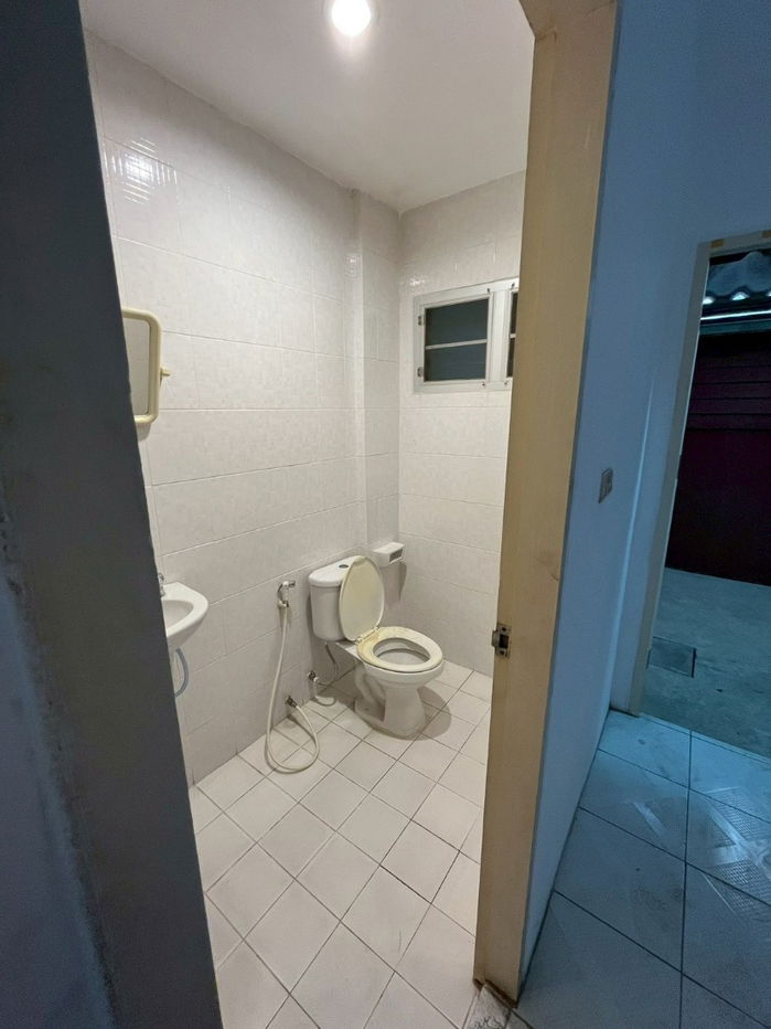 picture Sell ​​or buy empty house, 3-story townhome, Lat Phrao location, Town in Town, area 18.8 sq m., usable area 145.2 sq m. Interested, Line ID: @951qfbfi - 14/15