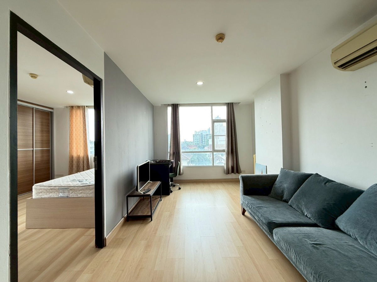picture Morning Side Heights Ratchada 30 *corner room* - 1/7
