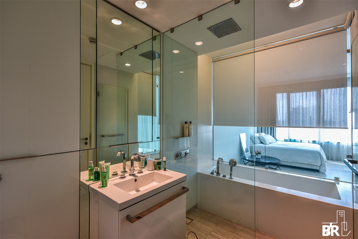 picture 185 Rajadamri The Privilege of Luxury in an Economic Hub Location near BTS Ratchadamri - 1/10