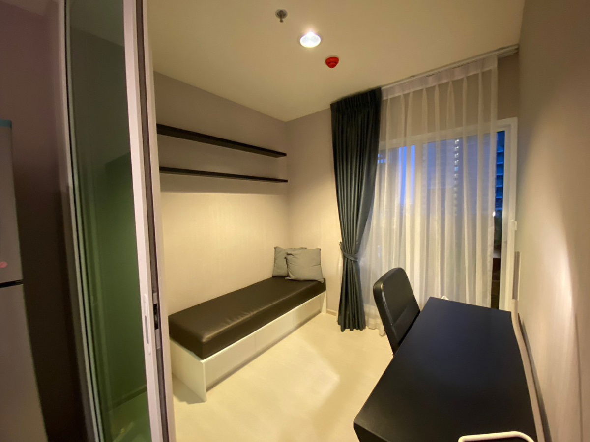 picture "Aspire Erawan  condo for rent, next to BTS Erawan, convenient travel, close to all amenities 🏙️" - 4/8