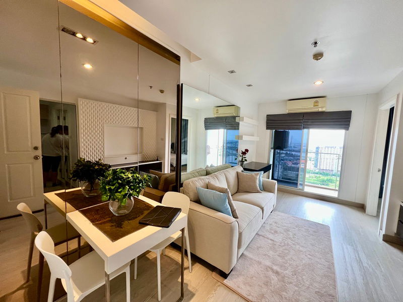 picture For Sale: Lumpini Park Riverside Rama 3 – Corner Unit with Stunning River View  Experience riverside living along the Chao Phraya River at Rama 3 - 1/10