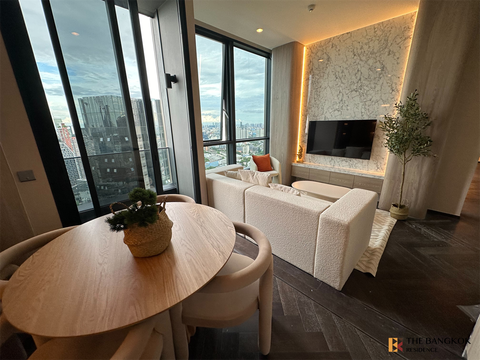 Luxury Condo in Central City Location The Esse Sukhumvit 36