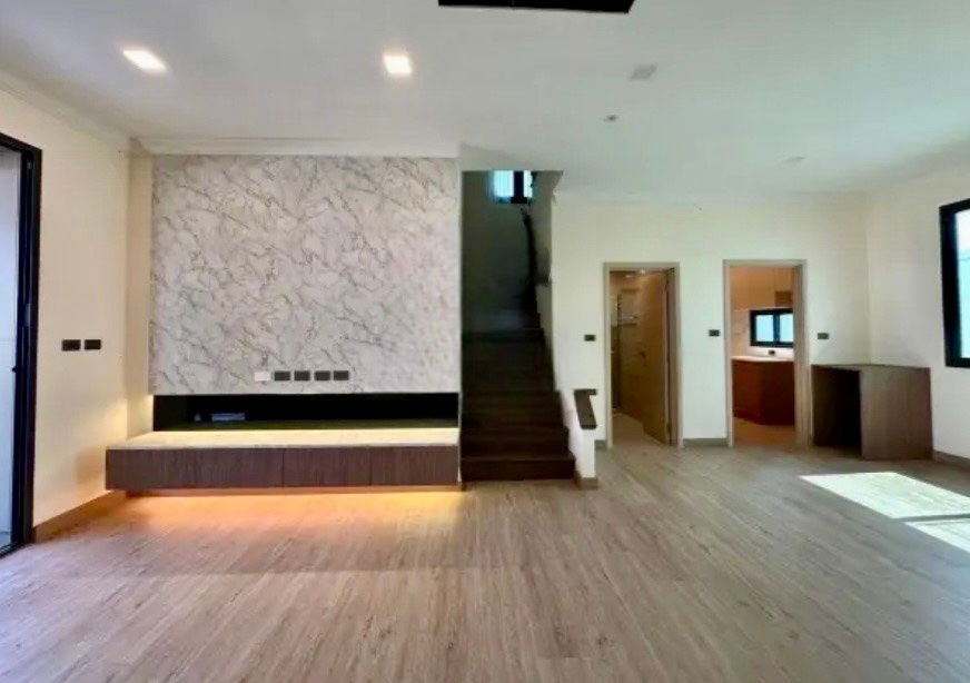 picture For Sale: Luxury English-Style Detached House – Grand Britania Bangna KM.12 A premium residence in an exclusive community of only 67 families - 4/15