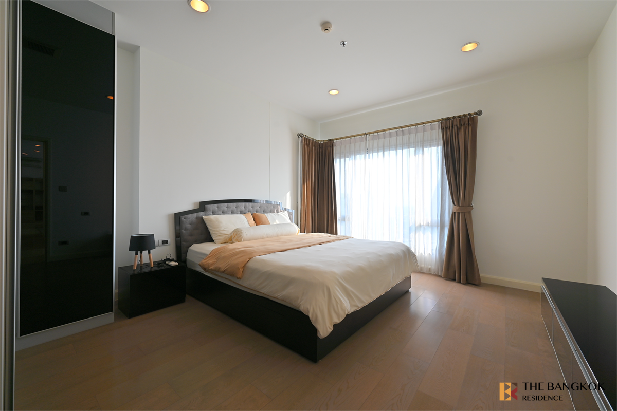 picture The Crest Sukhumvit 34 Elevate Comfort at an Unbeatable Price near BTS Thong Lo - 7/10
