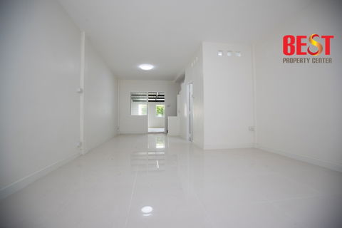 ขายทาวน์เฮ้าส์ บ้านร่มเงาไม้ บางบัวทอง ทำเลดี เดินทางสะดวก ใกล้เซ็นทรัล เวสต์เกต และรถไฟฟ้าสายสีม่วง