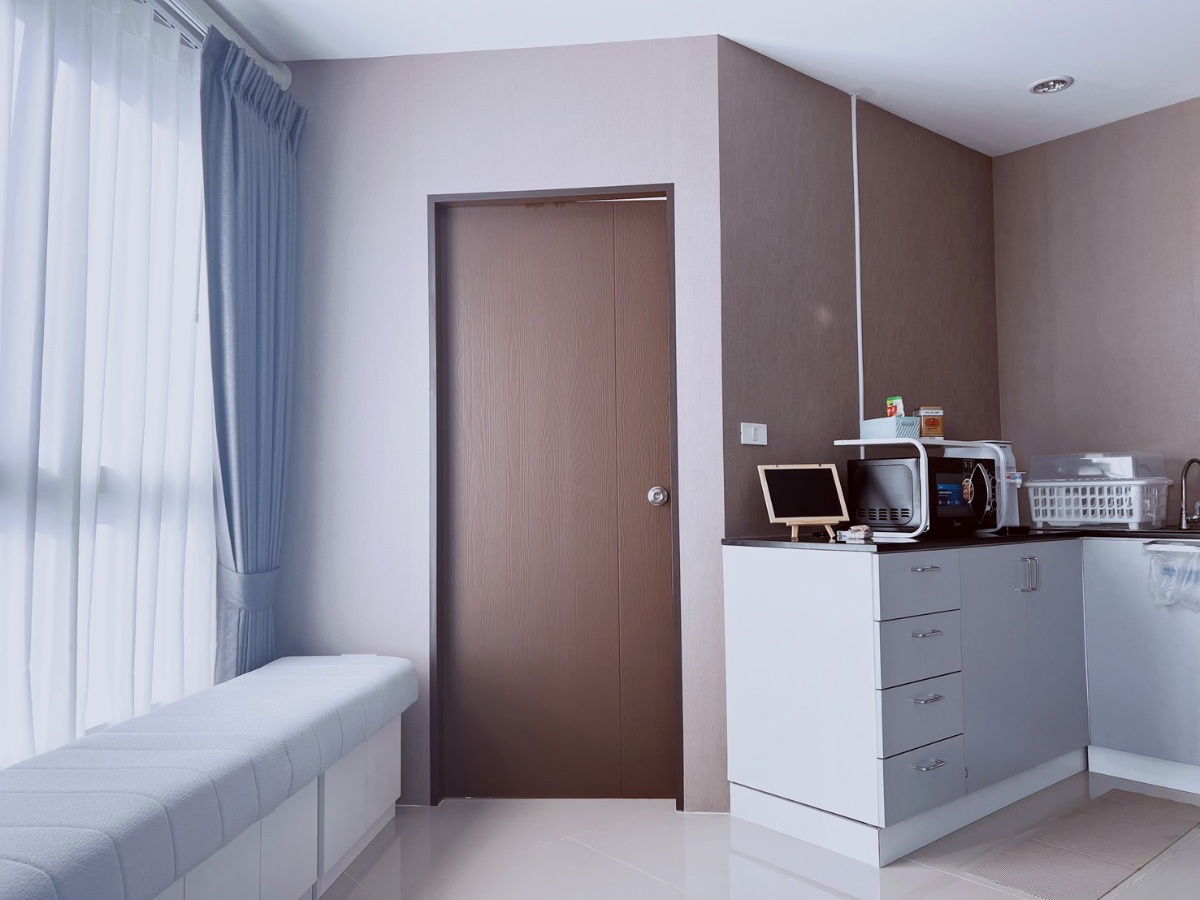 picture Lowest price in the project, Sell with tenant, 4 years remaining on the lease, high floor, unblocked view. Asakan Place Srinakarin Condo - 1/8
