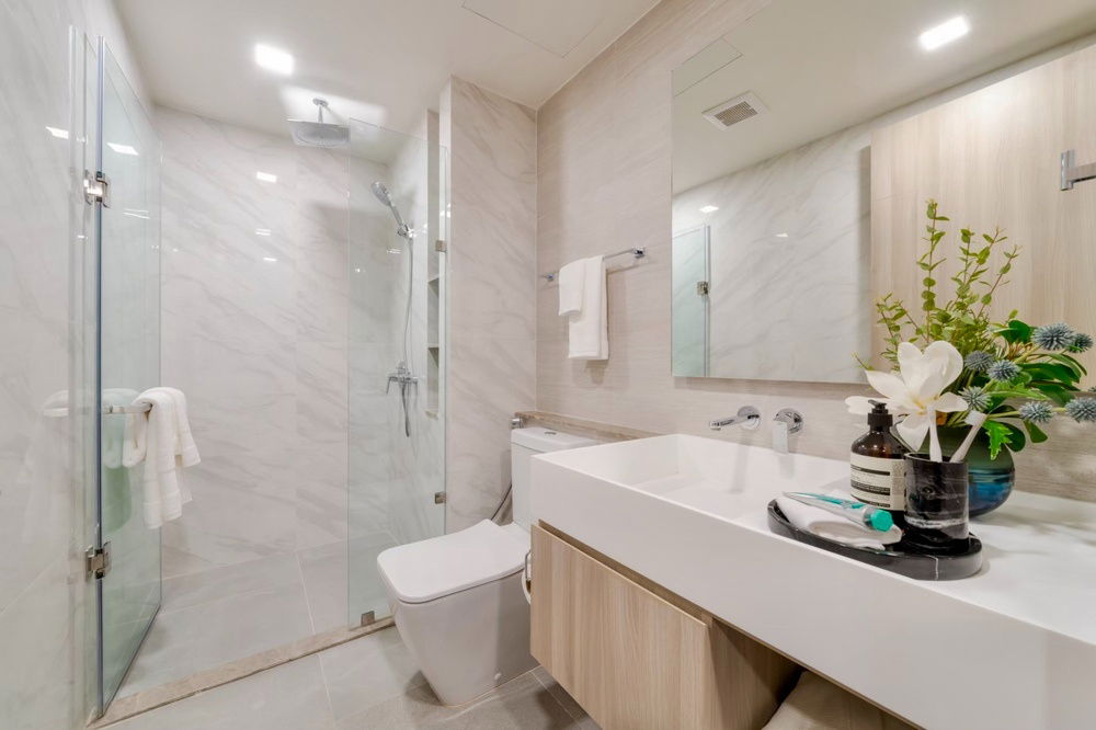 picture For Rent ! Wide living room, provide privacy, There is a bathtub!🔥Code C20240500007.....Fynn Sukhumvit 31, 3 bed, 3 bath, furnished, ready to move in - 13/13