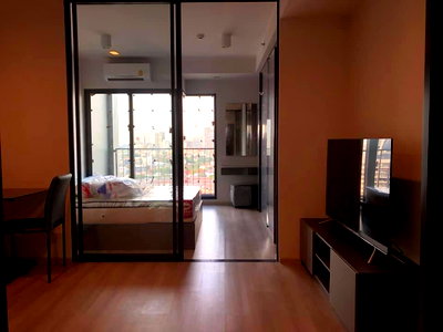 ขายคอนโด : ขายขาดทุนด่วน 1 ห้องนอน พร้อมผู้เช่า เฟอร์ครบ