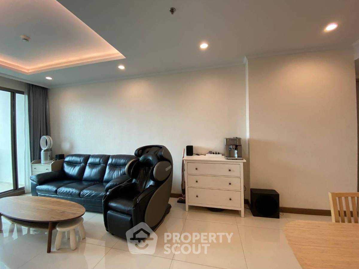 picture 2-BR Condo at Supalai Oriental Sukhumvit 39 near MRT Phetchaburi (ID 1343120) - 5/12