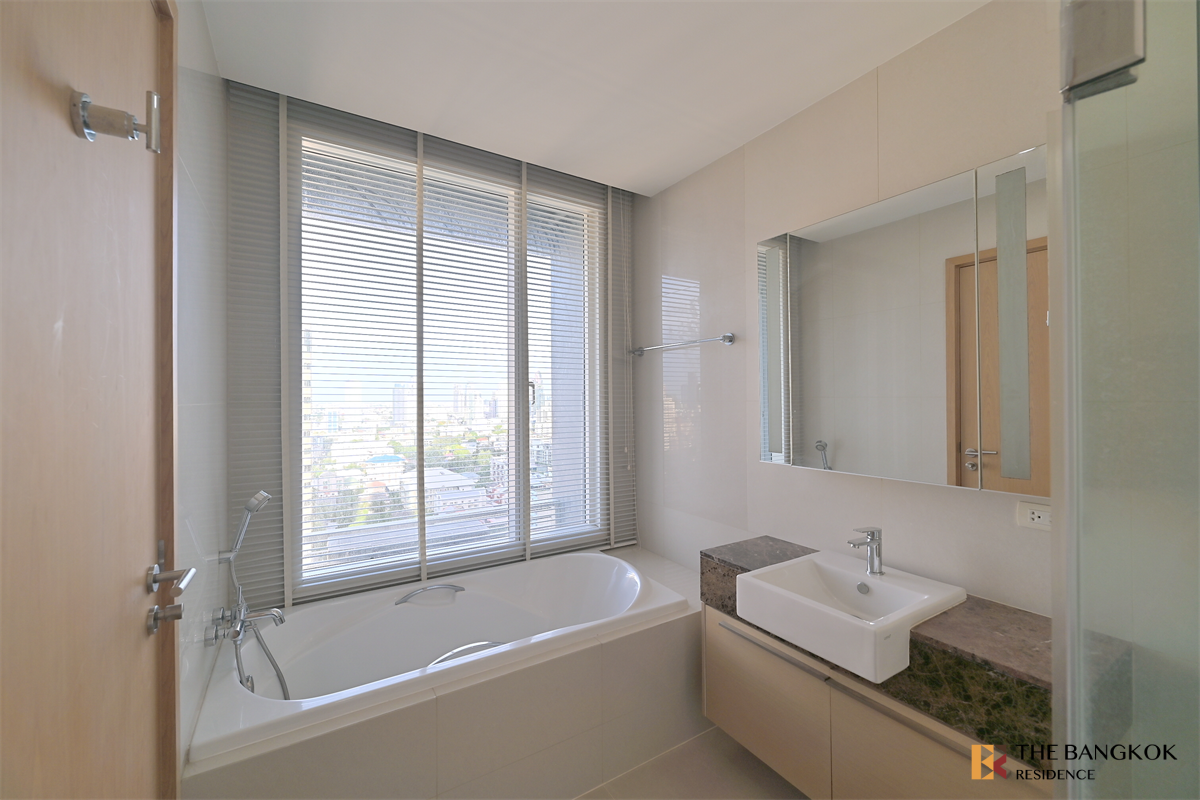 picture 39 by Sansiri near BTS Phrom Phong Easy Travel, Fully Utilized Space - 5/10