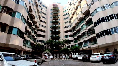 Condos for sale 700 Year Sports Arena Chiang Mai : 2-BR Condo at Hillside 3 Condominium close to Nimmanhaemin (ID 2322067)