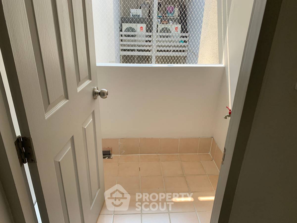 picture 4-BR Condo at Bangkok Garden in Chong Nonsi (ID 511298) - 13/18