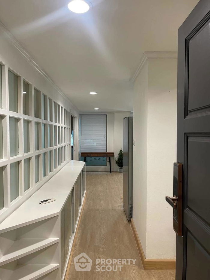 picture 2-BR Condo at Diamond Tower Condominium near BTS Chong Nonsi (ID 2321158) - 9/13