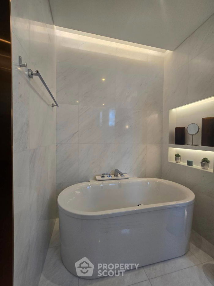 picture 2-BR Condo at Sindhorn Tonson near BTS Ratchadamri (ID 2070032) - 7/14