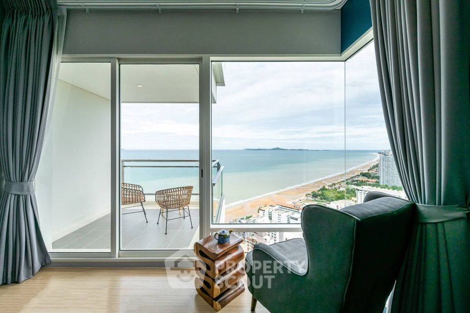 picture 4-BR Condo at Reflection Jomtien Beach Pattaya close to Pattaya (ID 993362) - 8/12