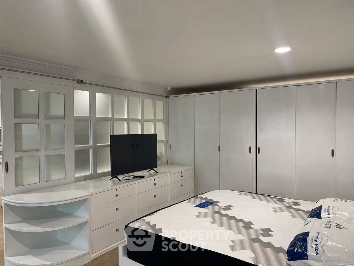 picture 2-BR Condo at Diamond Tower Condominium near BTS Chong Nonsi (ID 2321158) - 4/13
