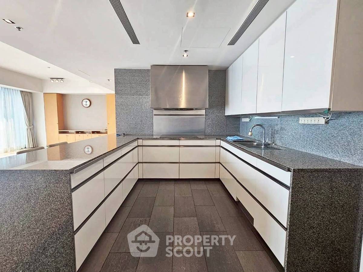 picture 3-BR Condo at The Met Sathorn near BTS Chong Nonsi (ID 2314506) - 5/12