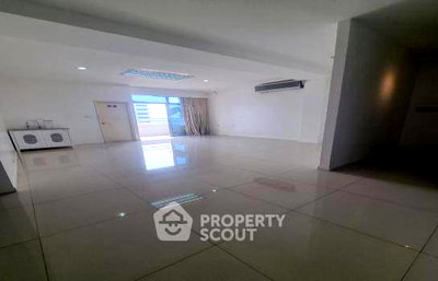 Condos for sale : 1-BR Condo at Thairong Tower in Suan Luang (ID 1902481)