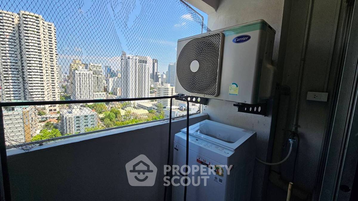 picture 1-BR Condo at First Tower Condominium near BTS Phloen Chit (ID 512180) - 4/5